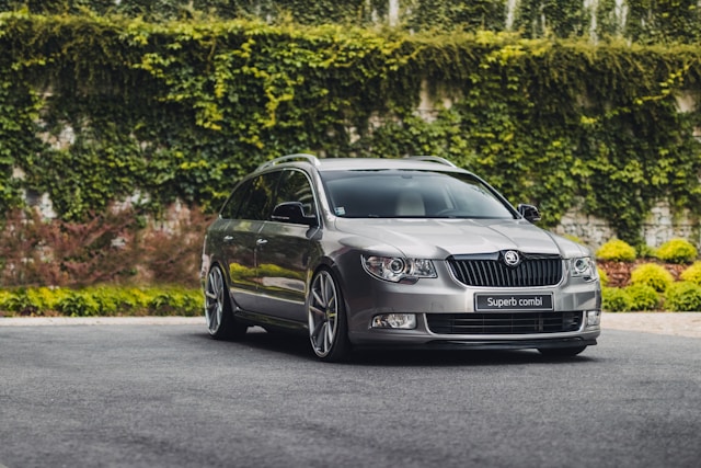 martin-katler-g2uQPZMAqXI-unsplash automobil skoda